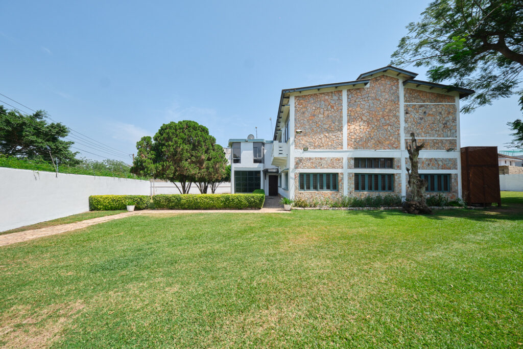 The Dei Centre - Front Yard